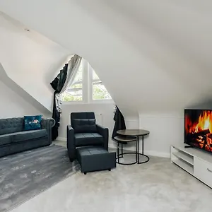 Luxury Sleeps 7 Guests With Free Parking And Netflix Bournemouth