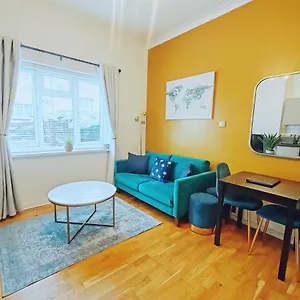 Bright And Stylish 2 Bedroom Town Centre Sleeps 5 Free Parking Bournemouth