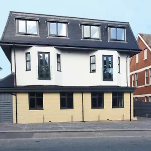 Luxury 3 Bedroom Near & Poole Apartment Bournemouth